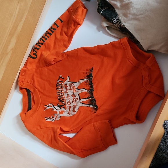 Carhartt, Cabela's & John Deere triple bodysuit + hat baby lot - Picture 6 of 11